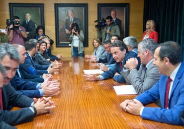 El alcalde Víctor Navas ha participado esta mañana, junto a otros alcaldes de la comarca, en un encuentro con el consejero Antonio Ramírez de Arellano