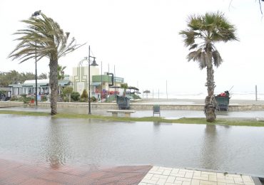 También ha afectado al alumbrado público del paseo marítimo a la altura del morro, que será reparado una vez remita