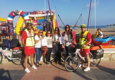 El municipio ha sido pionero en disponer un servicio de primeros auxilios en bicicleta, con botiquín y desfibrilador