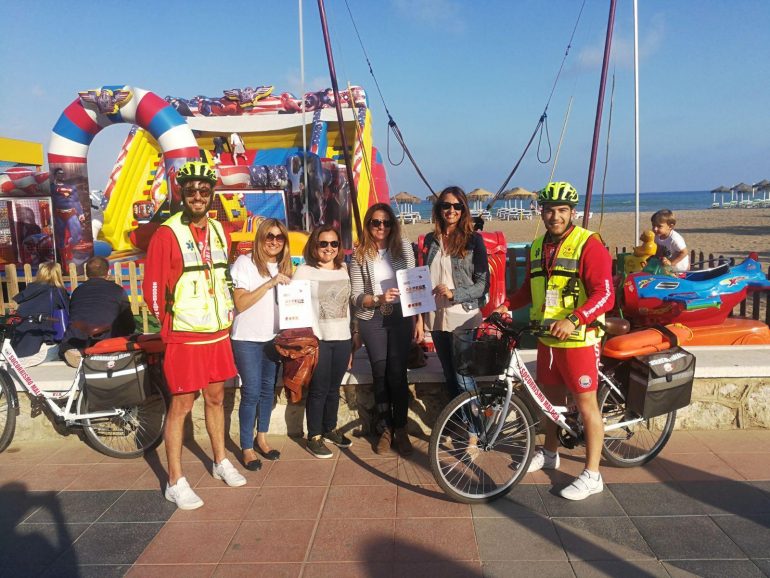 El municipio ha sido pionero en disponer un servicio de primeros auxilios en bicicleta, con botiquín y desfibrilador