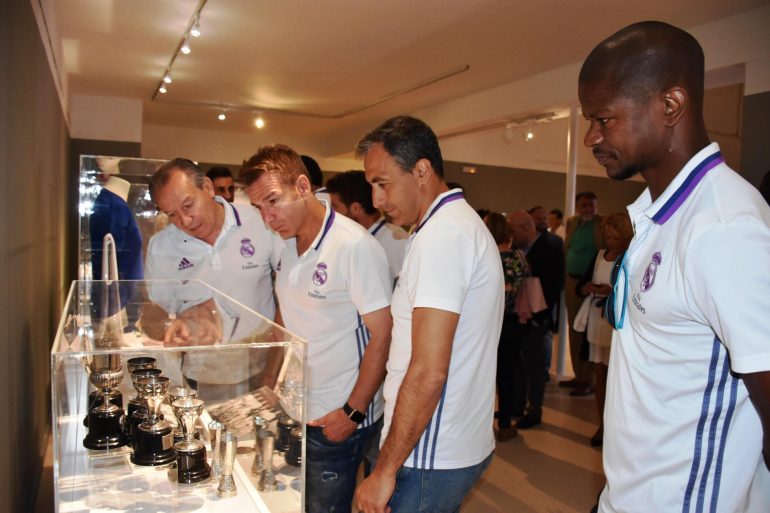 La muestra se ha instalado en el Museo de la Ciudad y con ella se podrá ahondar en la vida del genial futbolista fuengiroleño