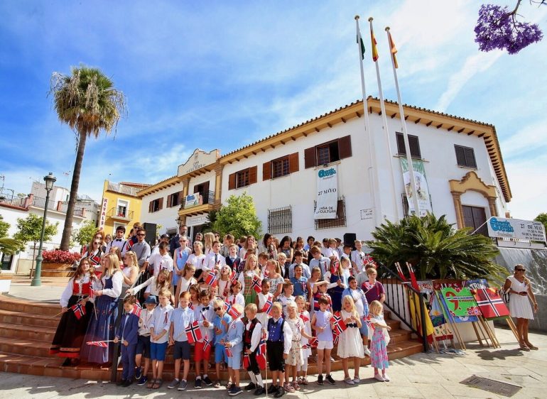 Tras una ceremonia religiosa en la iglesia de la Inmaculada Concepción, se ha celebrado un pasacalle infantil con la Banda de Música Municipal