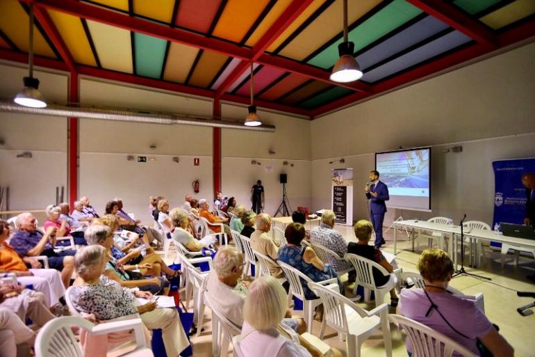 La charla informativa trató sobre impuestos, subvenciones y tramitaciones funerarias