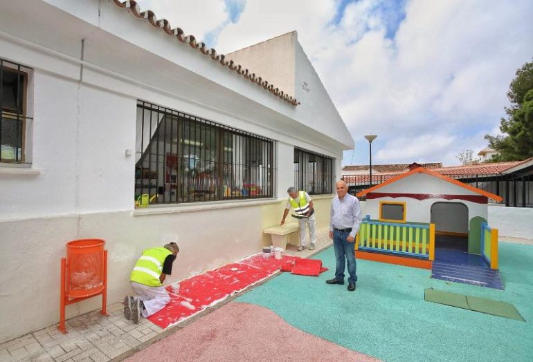 “Hemos asumido como compromiso que todos los centros educativos del municipio lleguen en situación óptima al inicio del próximo curso escolar”, ha declarado el edil de Servicios Operativos, Salvador Rodríguez