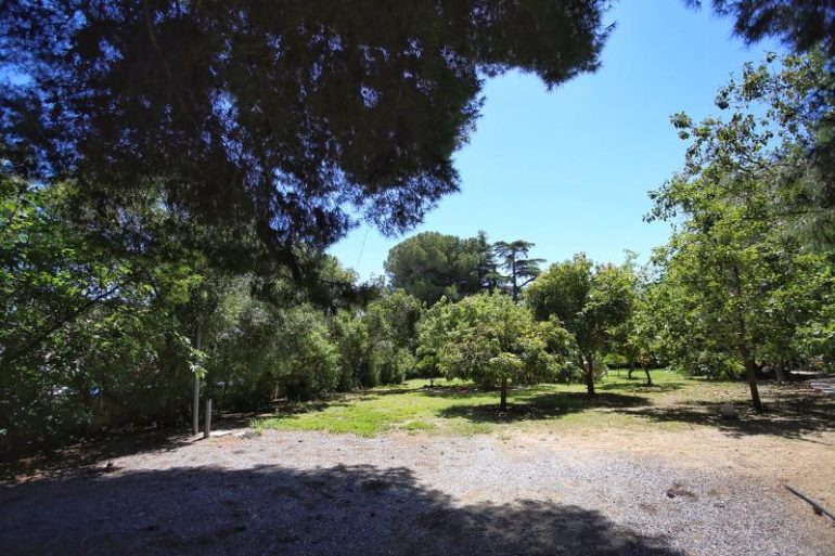 De aproximadamente 11.000 metros cuadrados de superficie en la zona de los Nadales