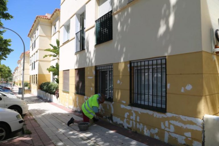 Atendiendo en esta ocasión a las demandas vecinales de las viviendas sociales de calle Finoso