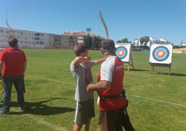 Desde el área de Actividades del PDM se está estudiando la posibilidad  de que, a partir del próximo curso deportivo, se ponga en marcha una escuela de Tiro con Arco
