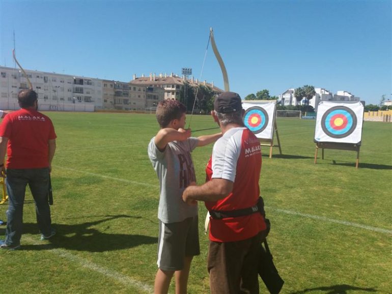 Desde el área de Actividades del PDM se está estudiando la posibilidad  de que, a partir del próximo curso deportivo, se ponga en marcha una escuela de Tiro con Arco