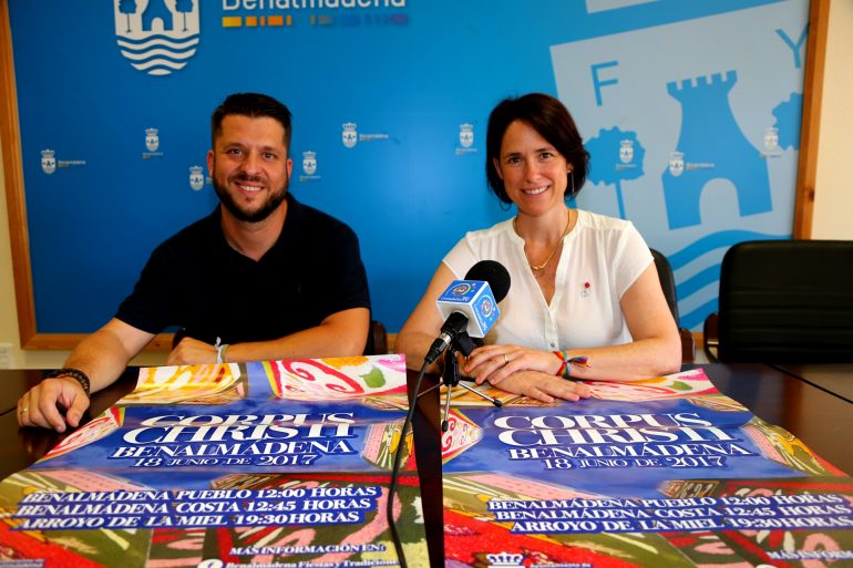 “Este año se van a emplear 78.000 tallos para elaborar las alfombras. Esperamos a todos, en un domingo lleno de flores y color”, ha informado la concejala