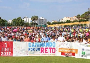 Durante los primeros metros, los participantes han estado acompañados por las delegadas y el alcalde, que con su asistencia han querido apoyar esta iniciativa