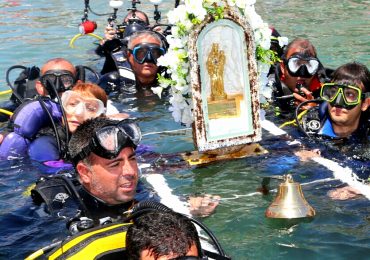 El edificio de Capitanía acogió el pasado domingo el acto que da comienzo a las Fiestas de la Virgen del Carmen en el Puerto Deportivo de Benalmádena