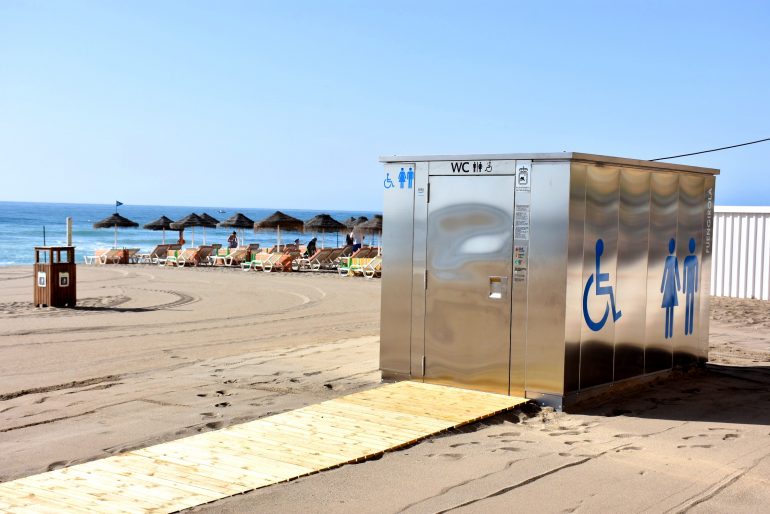 Los nuevos servicios se encuentran en Carvajal, Los Boliches, Fuengirola y Castillo. Por tanto, habrá dos aseos de este tipo por playa