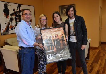 Los integrantes del grupo han visitado hoy el Ayuntamiento de Fuengirola, donde han sido recibidos por la alcaldesa Ana Mula