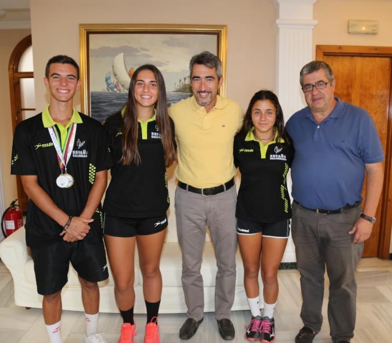 “Sois nuestra ilusión: os animamos para seguir trabajando por llevar el nombre de nuestro municipio a lo más alto del podio”, ha manifestado el primer edil