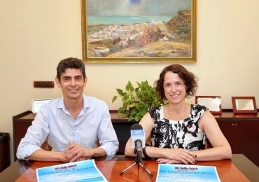 Los asistentes deberán vestir de blanco, y llevar comida y bebida para compartir