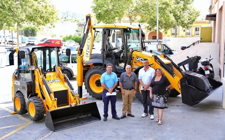 Las nuevas retroexcavadoras servirán como apoyo en trabajos como la apertura de zanjas, retirada de escombros, limpieza de parcelas o acondicionamiento de playas