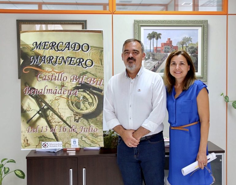 Cada uno de los días de mercado habrá tres pases de espectáculos- a las 20.00, 22.00 y 00.00- que culminarán con  un espectáculo de fuego