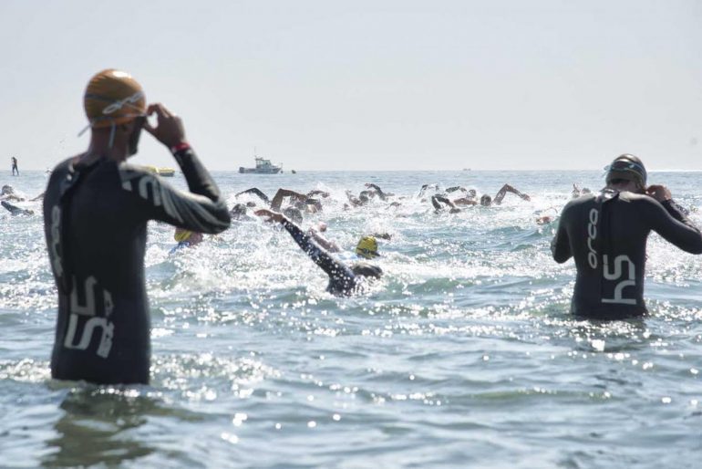 Cerca de 200 nadadores participaron el pasado sábado, 29 de julio, en la travesía en mar abierto con un recorrido de más de 6 km por el litoral torremolinense