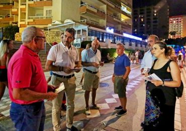 Los ‘flyers’ informativos que se están repartiendo en zonas turísticas contienen mensajes de concienciación en contra de esta práctica ilegal en diversos idiomas