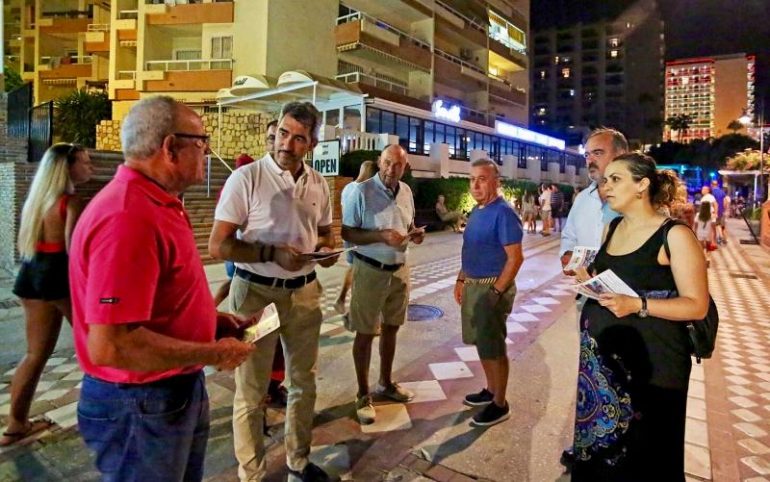 Los ‘flyers’ informativos que se están repartiendo en zonas turísticas contienen mensajes de concienciación en contra de esta práctica ilegal en diversos idiomas
