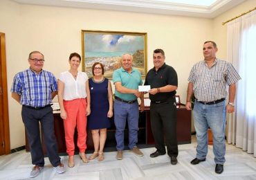 ”Esta donación supone un nuevo ejemplo del carácter solidario de los benalmadenses”, ha destacado la concejala de Tradiciones Populares, Ana Scherman