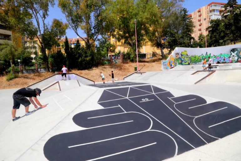 El artista ha realizado un mural semejante a una pirámide maya en una de las rampas del ‘skate-park’