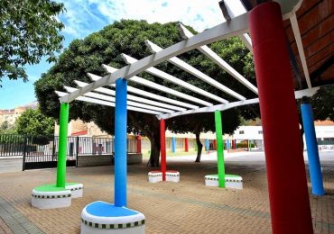 “Para 2018 tenemos previsto ampliar el número de metros cuadrados que se pintarán en los centros educativos durante el verano”, ha anunciado Galán
