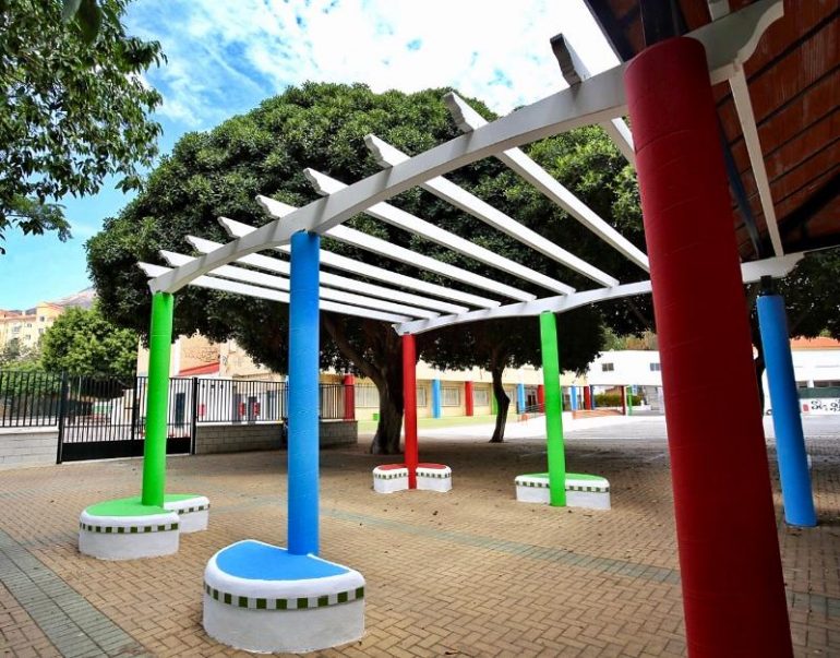 “Para 2018 tenemos previsto ampliar el número de metros cuadrados que se pintarán en los centros educativos durante el verano”, ha anunciado Galán