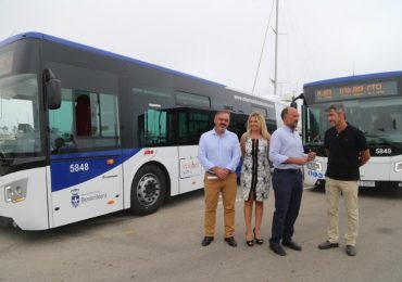 Los vehículos cuentan con paneles exteriores led de alta resolución para facilitar la identificación del servicio que realiza