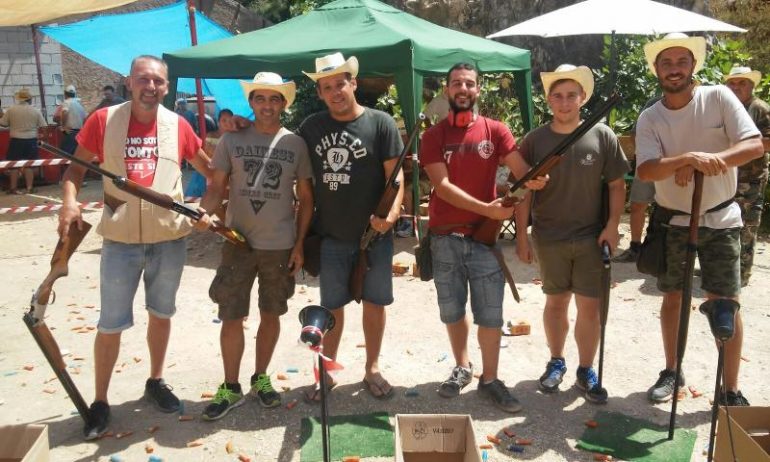 En el campeonato, en el que han participado 56 tiradores, se han establecido dos categorías, individual y por equipos