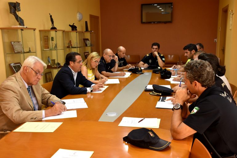 Estos encuentros se vienen convocando siguiendo las instrucciones del Ministerio del Interior y de la Mesa del Pacto de Estado Antiterrorista tras los atentados de Barcelona y Cambrils