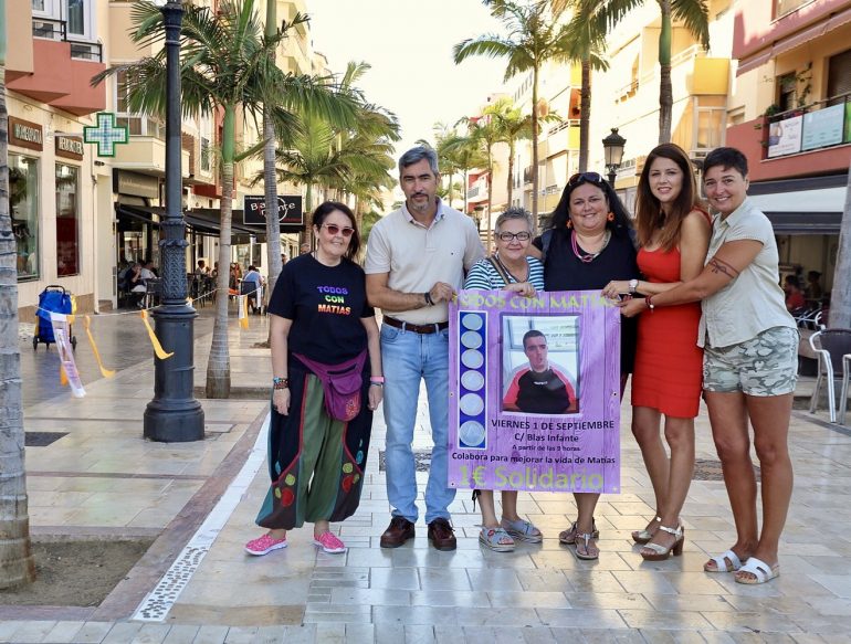 “Es importantísima la colaboración de todos los vecinos de Benalmádena. Hoy tenemos que demostrar que somos una ciudad solidaria”, ha manifestado Navas