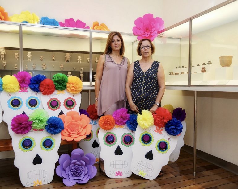 Entre los requisitos para poder participar se pide que los asistentes vayan disfrazados de catrinas o calaveras mexicanas y mantener el orden asignado en el recorrido