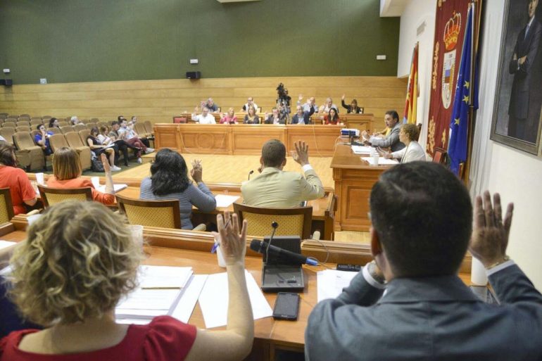 También se ha dado luz verde a distintas operaciones de crédito, “encaminadas a la recuperación económica”, ha asegurado la portavoz del equipo de Gobierno, Maribel Tocón