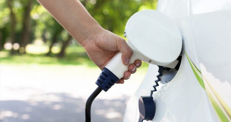 Así, el Ayuntamiento bonificará el 75% de dicho impuesto a los propietarios de vehículos eléctricos