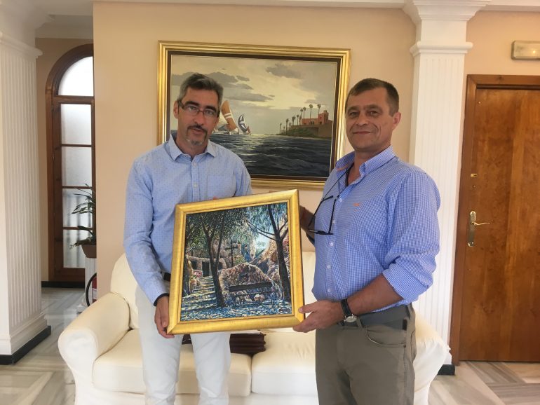 Las obras son cuadros al óleo que retratan parajes de nuestro municipio y de otras localidades malagueñas como Ronda o Yunquera