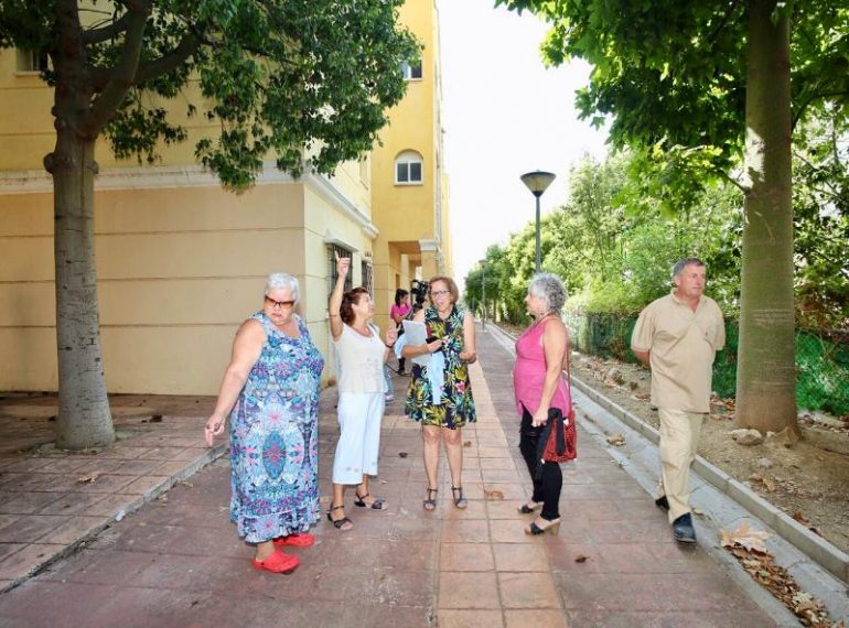 El edil también ha solicitado la colaboración de los residentes en estas viviendas sociales para “mantener limpias las zonas comunes”