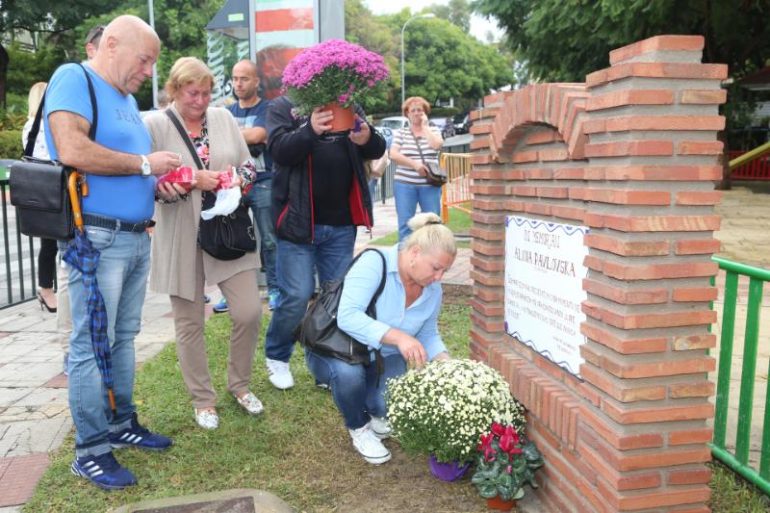 El alcalde de Benalmádena, Víctor Navas y los concejales Javier Marín, Joaquín Villazón y José Miguel Muriel han acompañado a su familia y amigos durante el acto