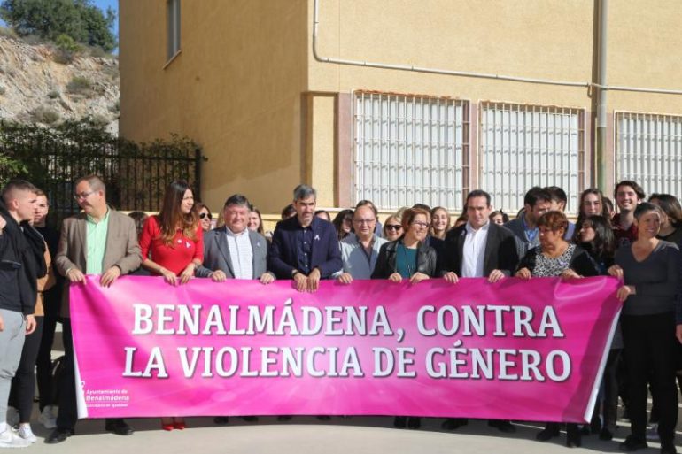 Se ha procedido a la lectura de un manifiesto y a la interpretación de piezas musicales