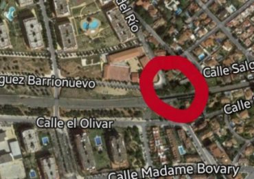 Tras la obtención de los terrenos, la actuación prioritaria será la apertura de un acceso provisional para vehículos y peatones al centro educativo