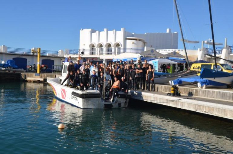 Se ha recogido hasta una rejilla metálica de 200 kilos y dos farolas de barco de grandes dimensiones