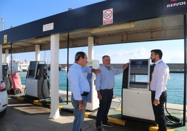 “La dirección del Puerto sigue en su línea de renovar equipamientos e infraestructuras de la marina”, señala su gerente, Manuel J. Jiménez