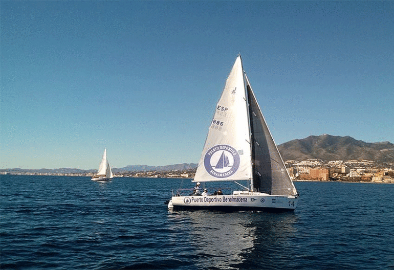 Álvaro Martínez, entrenador del equipo de Optimist del Club Náutico, ganador de la Copa de Andalucía en Clase Europa
