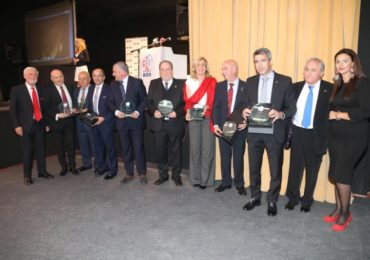 El colectivo homenajeó con una entrega de placas conmemorativas a todos sus ex¬-presidentes