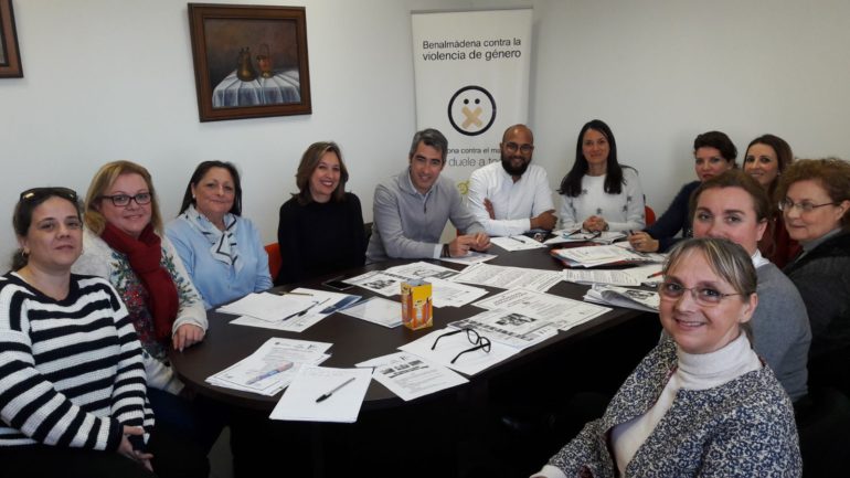 El objetivo de esta actividad es el de procurar un intercambio de experiencias educativas que fomentan la coeducación