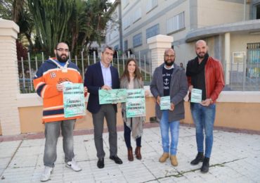 Víctor Navas y la secretaria general de las Juventudes Socialistas de Málaga ha reivindicado esta medida pionera