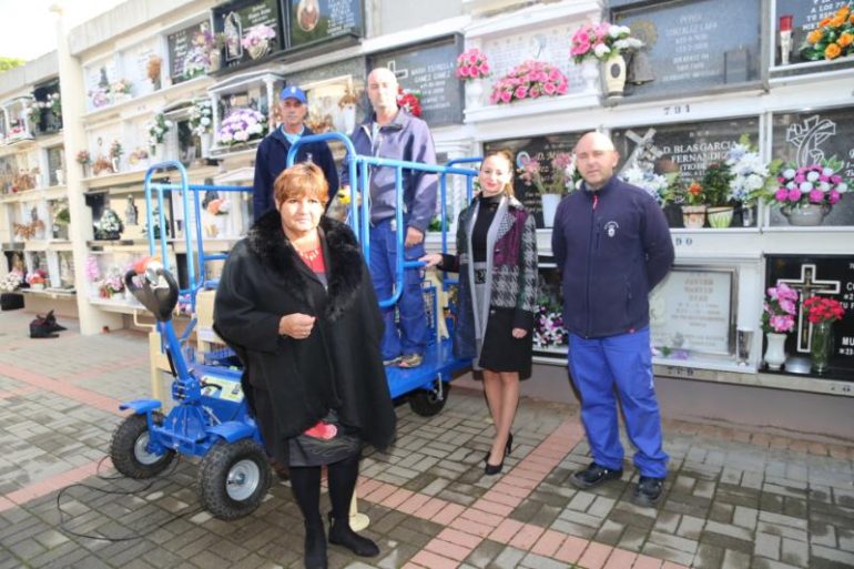 Se trata de una plataforma elevadora de traslación electromecánica