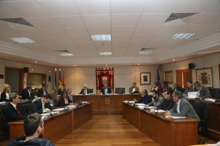 Para estudiar y valorar los diversos informes sobre la contratación de los operadores de sala