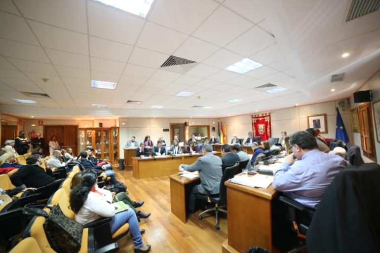 Con el fin de debatir una moción que busque una solución a la situación de los operadores de sala
