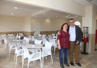 Las obras de renovación han consistido en la eliminación del muro de separación que dividía el local y en el cambio de solería y alicatados